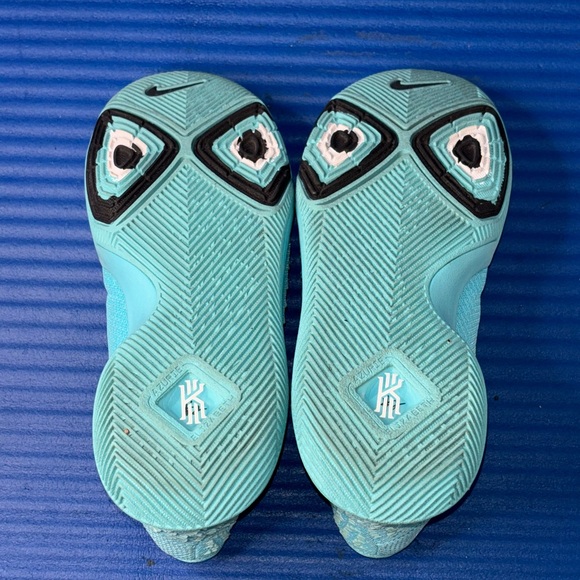 Size 6Y- GS Nike Kyrie 3 Aqua Tiffany Teal Blue Sneakers 859466-401 Women’s 7.5 - Picture 8 of 8